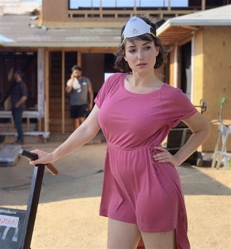 milana vayntrub boobs|Milana Vayntrub (the AT&T girl) dancing : r/boobbounce